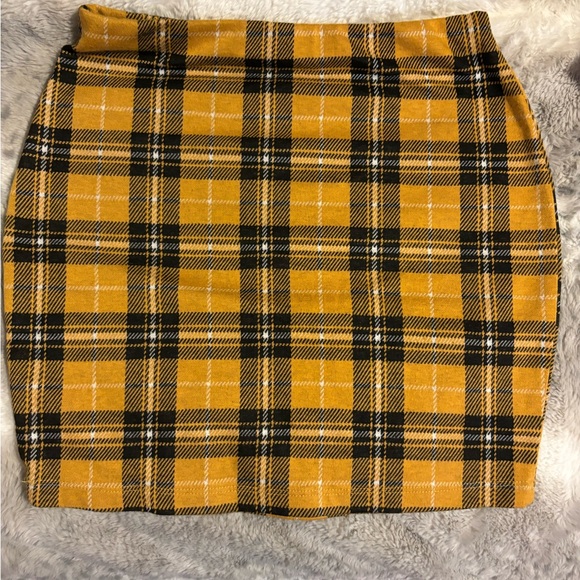 Yellow Plaid skirt size XS - Picture 2 of 3